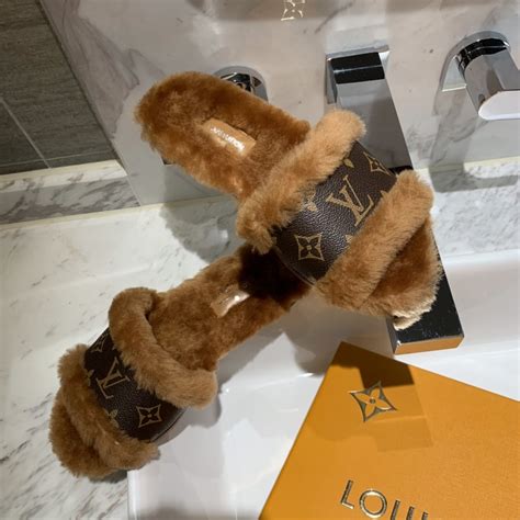 replica lv slippers